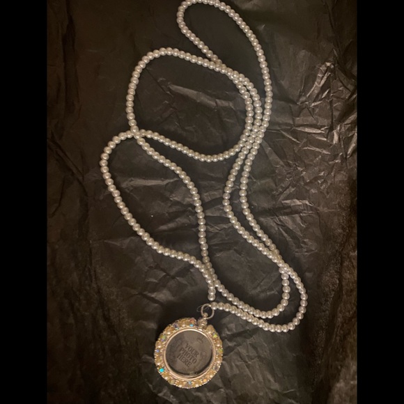 NolaAngel Designs Jewelry - 3 For $13
NolaAngel Designs long pearl necklace with picture pendant